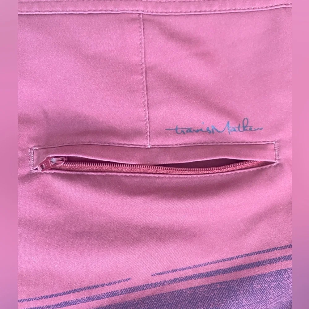 Travis Mathew Unlined Confetti King Ruby Wine Board Shorts Swim Trunks Size 38